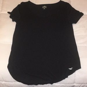 A black American Eagle short sleeve